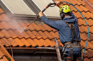 Démoussage et hydrofuge de toiture à Locronan